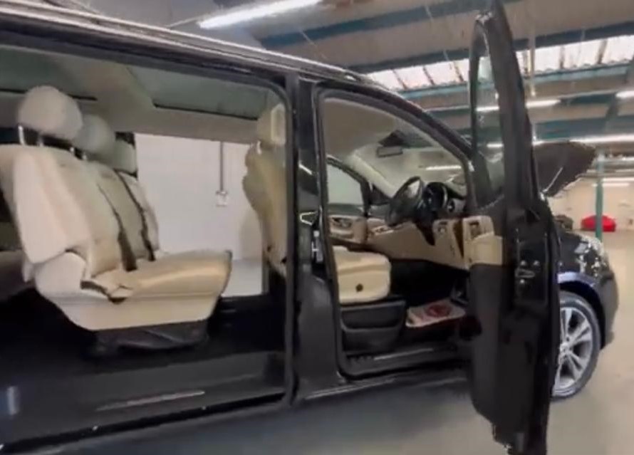 Minibus for large groups